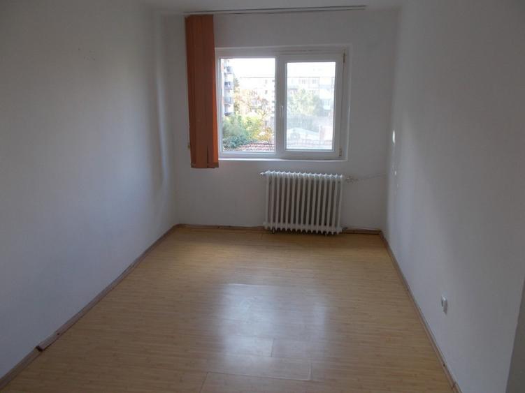 Apartament cu 3 camere semidecomandat în Șagului