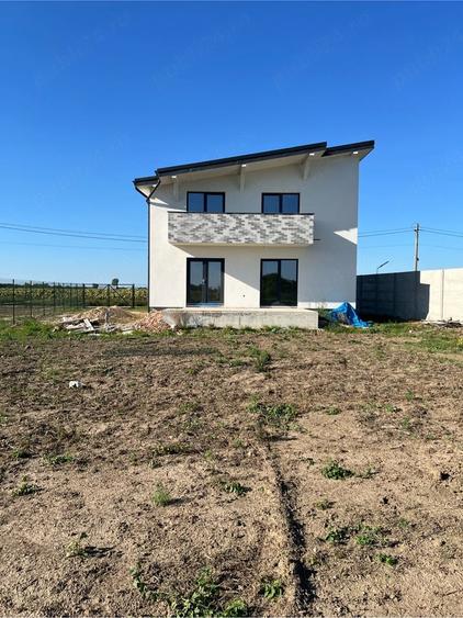 Casă cu 3 camere cu Teren 700 Mp în Vetiș