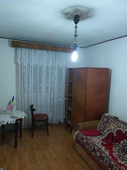 Apartament cu 3 camere decomandat în Tecuci