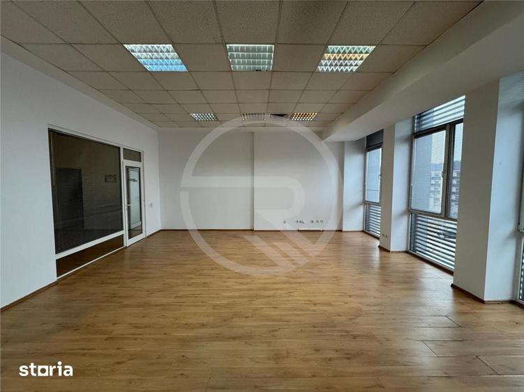 Spațiu comercial, de 1,200 mp, în Florești