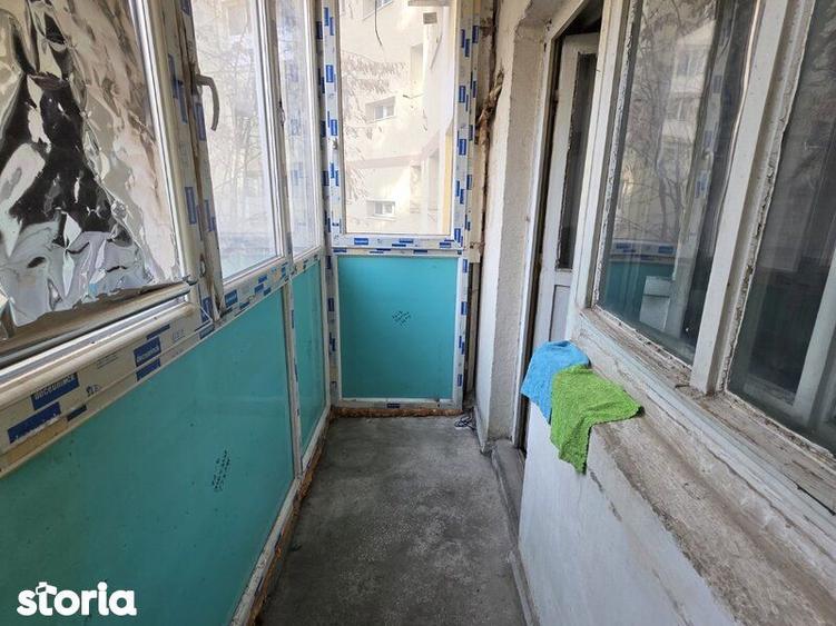Apartament cu 3 camere semidecomandat în Obor