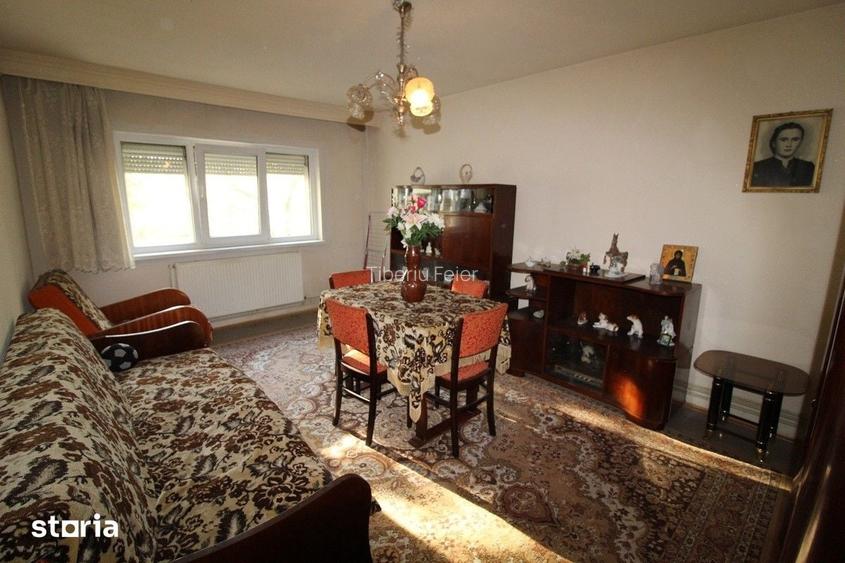 Vand apartament 3 camere in Calan, Central-Str. Ovid Densusianu, et. 2