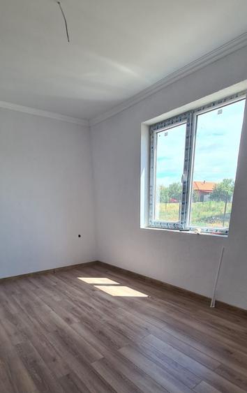 Duplex cu 3 camere cu Teren 300 Mp în Variaș