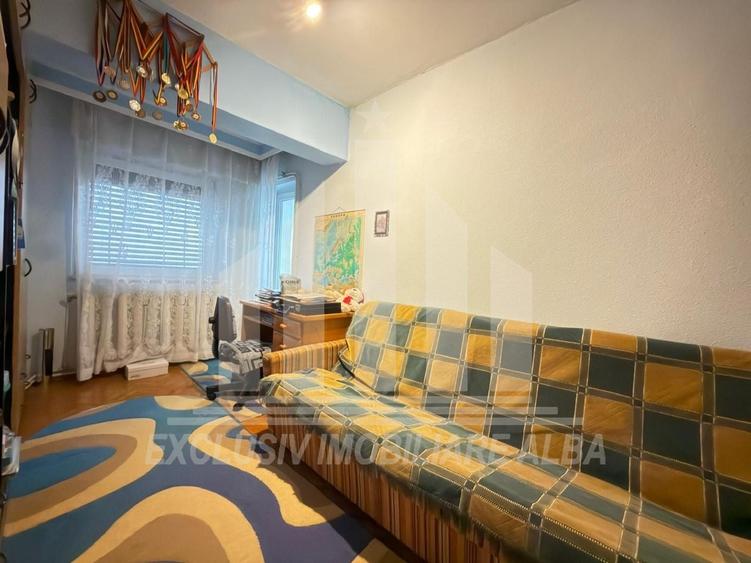 Apartament cu 3 camere decomandat, mobilat în Central