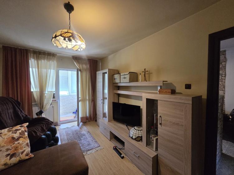 Apartament cu 3 camere decomandat în Scriitorilor