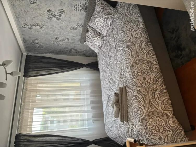 Apartament cu 3 camere semidecomandat în Central