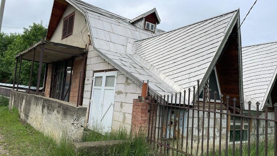 Casă individuală cu 3 camere cu Teren 1095 Mp în Central