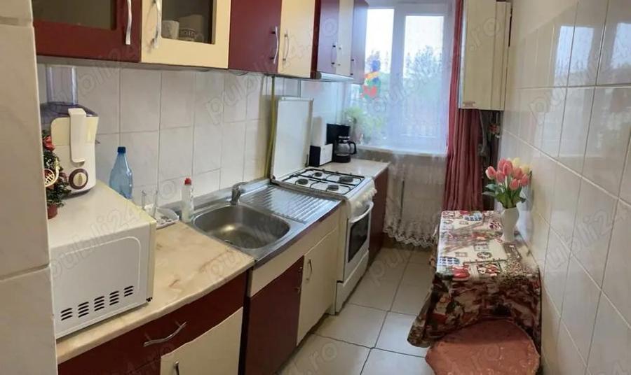 Apartament cu 3 camere semidecomandat în Central