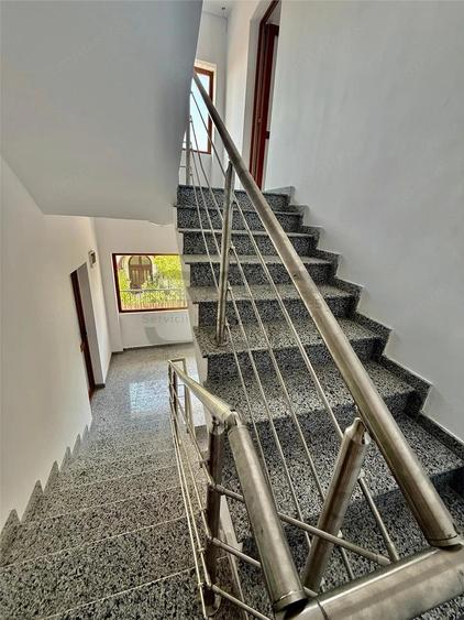 Casă cu 8 camere cu Teren 50 Mp în Timpuri Noi