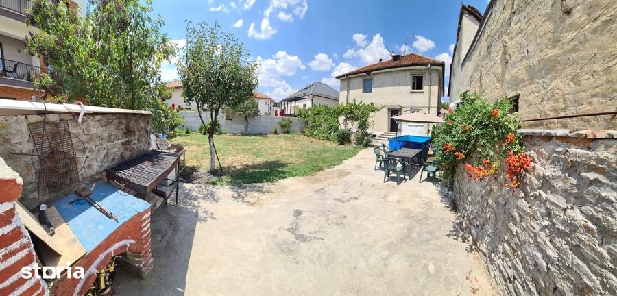 Casă cu 5 camere cu Teren 430 Mp în Central