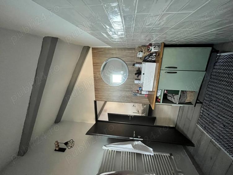 Apartament cu 4 camere decomandat în Central
