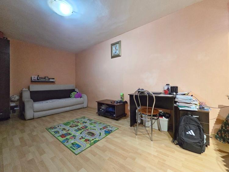Garsonieră semidecomandată, mobilată în Basarabia