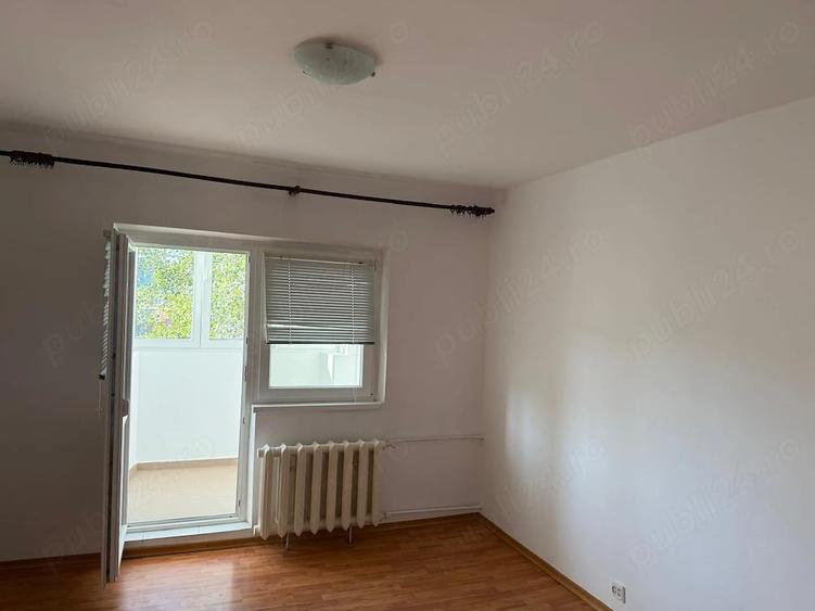 Apartament cu 3 camere decomandat în Vitan