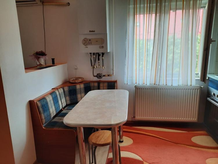 Apartament cu 2 camere semidecomandat, mobilat în Berceni