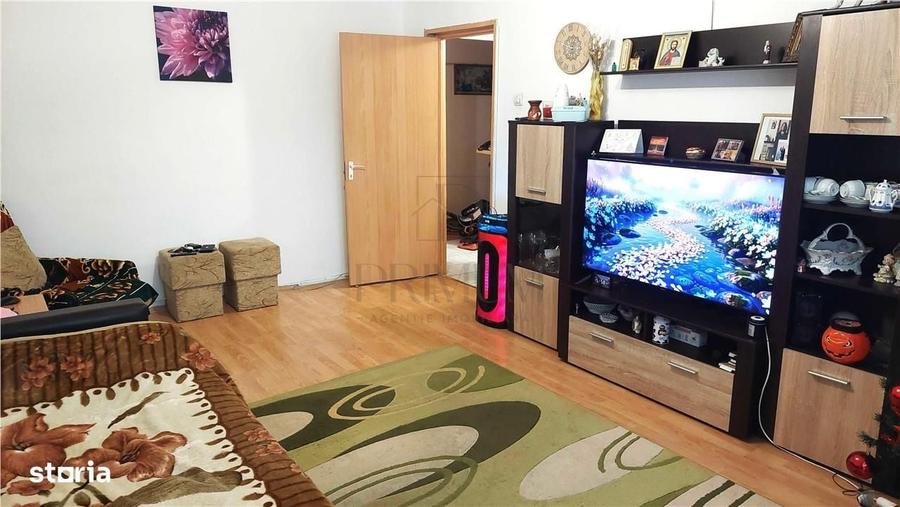 Apartament cu 4 camere decomandat în Lipovei