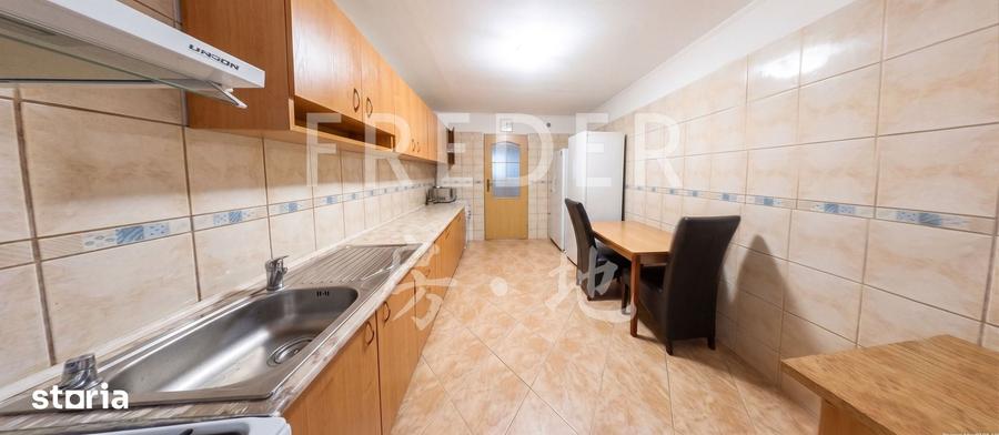 Casă cu 5 camere cu Teren 307.75 Mp în Central