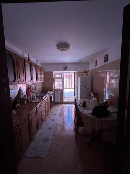 Apartament cu 3 camere decomandat în Ciritei