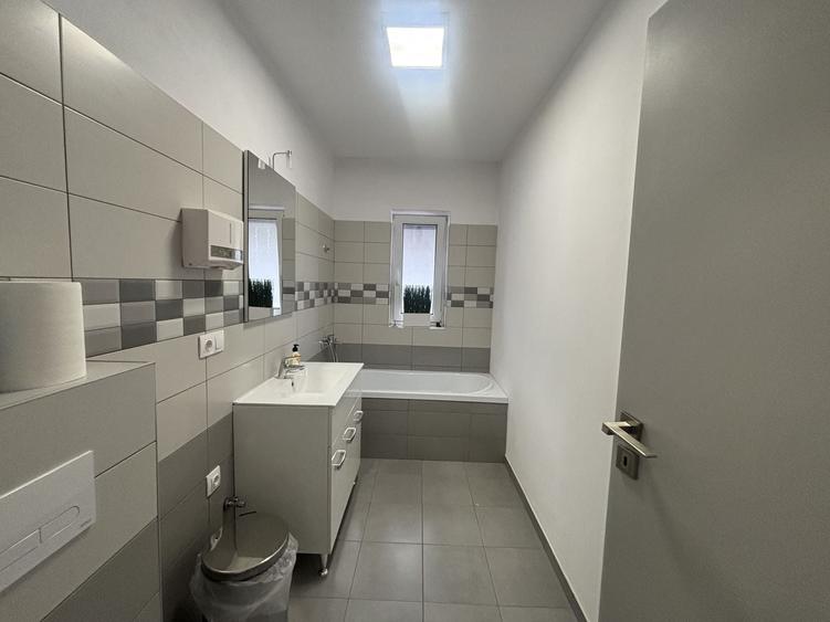 Casă individuală cu 7 camere cu Canalizare în Arhitecților - Calea Cisnădiei