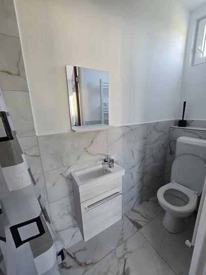 Casă individuală cu 10 camere cu Canalizare în Spitalul Județean