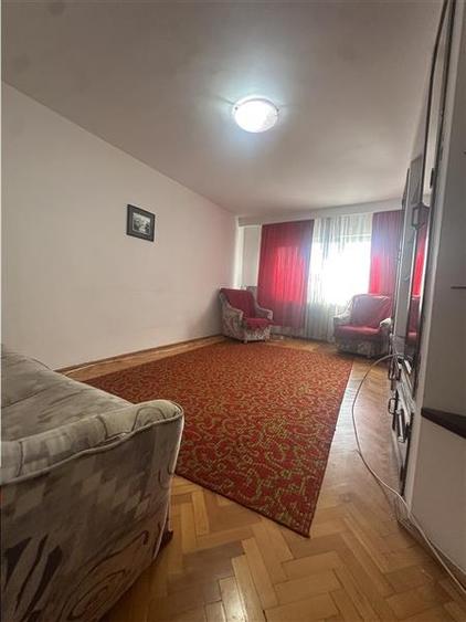 Apartament cu 2 camere decomandat, mobilat în Bucovina