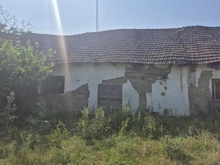 Casă cu 2 camere cu Teren 530 Mp în Tăut