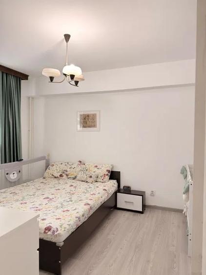 Apartament cu 2 camere semidecomandat în Vatra Luminoasă