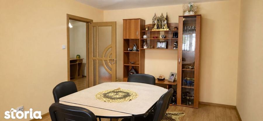Apartament cu 3 camere decomandat, mobilat în Central