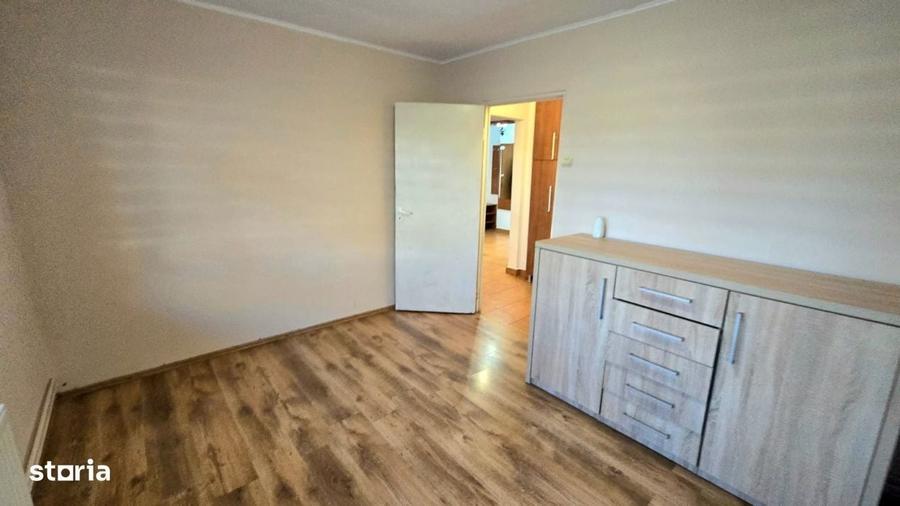 Apartament cu 3 camere decomandat în Micro 16