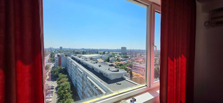 Apartament cu 3 camere semidecomandat în Central