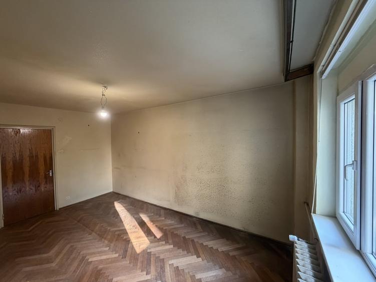 Apartament cu 3 camere decomandat în 1 Mai