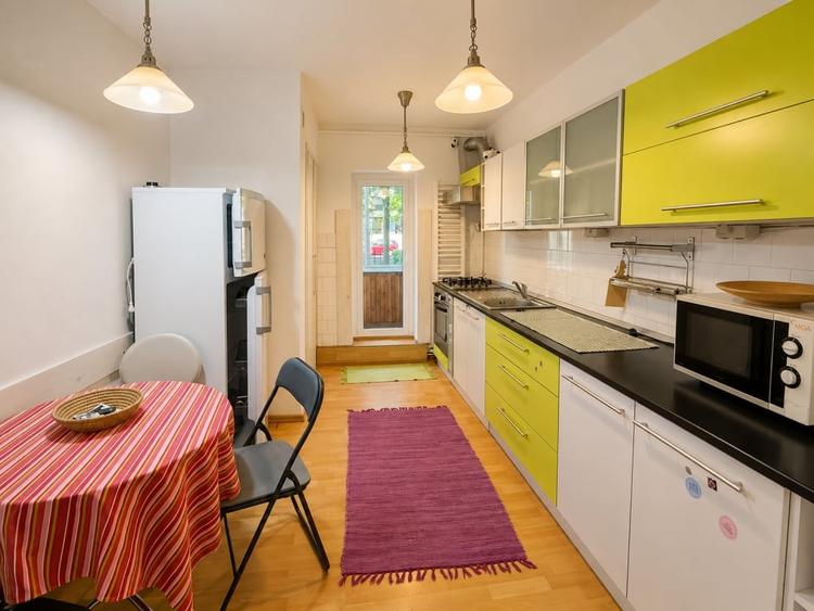 Apartament cu 3 camere decomandat, mobilat în Ultracentral