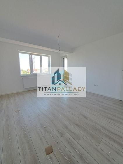 Apartament cu 4 camere decomandat în Titan