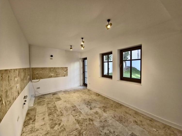 Casă cu 11 camere cu Garaj în Dorobanți