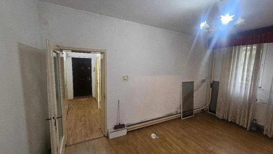 Apartament cu 2 camere semidecomandat în Giurgiului