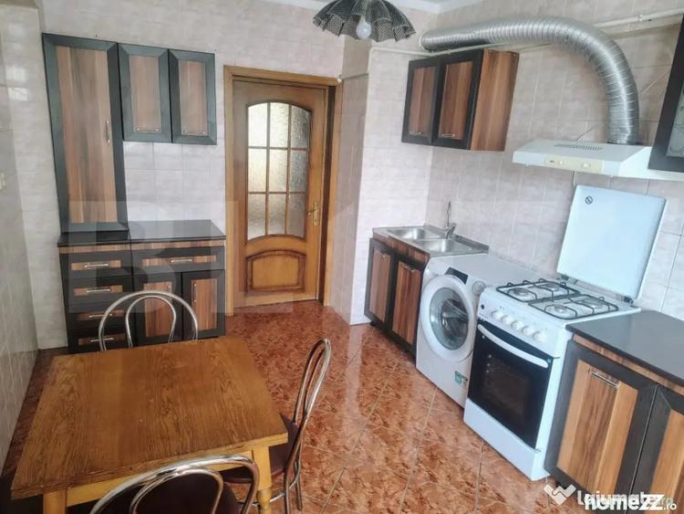 Apartament cu 3 camere decomandat în Ultimul leu