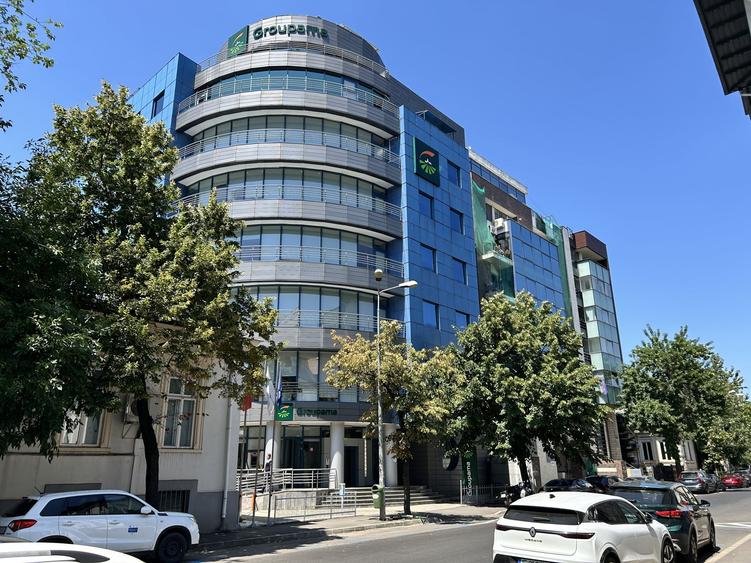 Apartament cu 4 camere decomandat în Polonă
