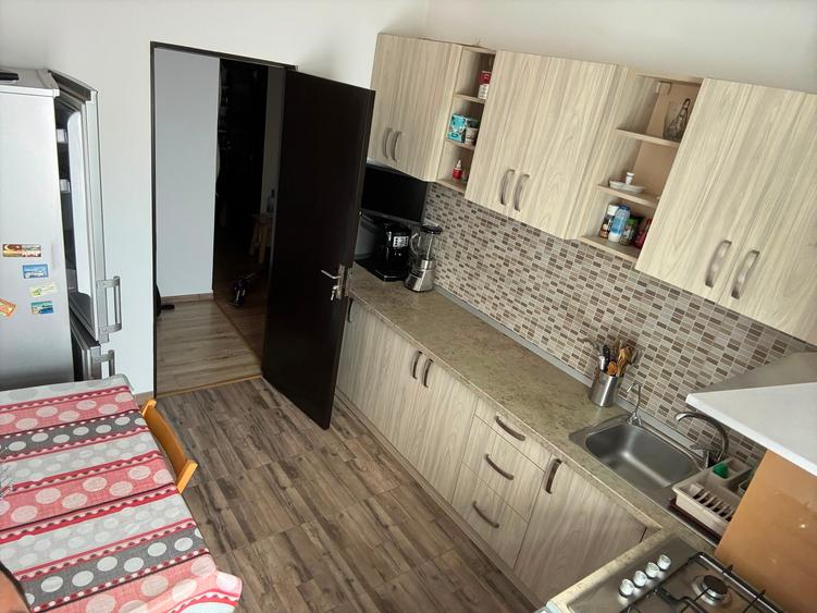 Apartament cu 2 camere decomandat în Km 5