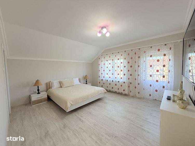 Casa frumoasa de vanzare 6 Camere in Sanleani (intra sa vezi) - 2