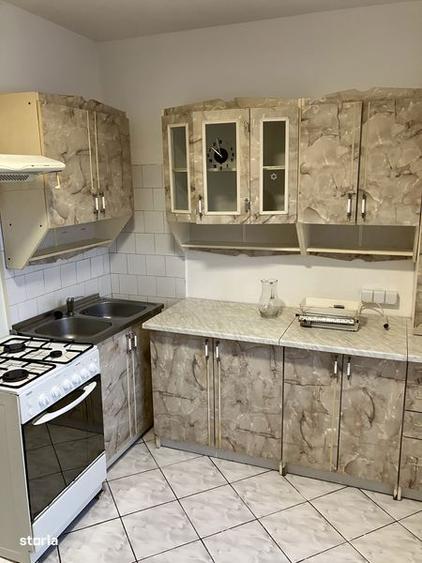 Inchiriez apartament 3 camere - 4