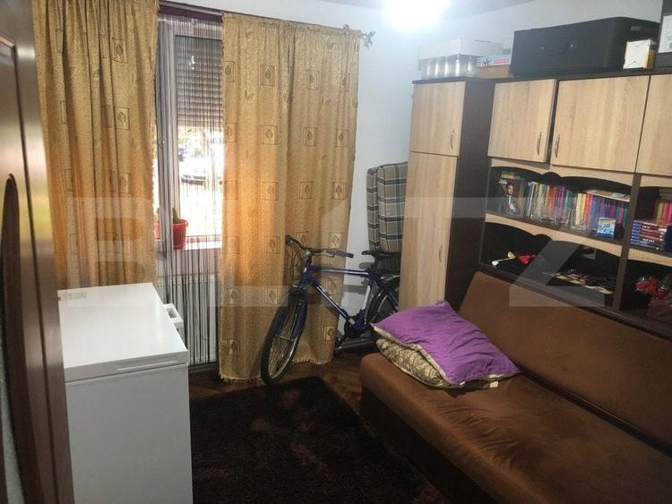 Apartament cu 4 camere semidecomandat, mobilat în Micro 14