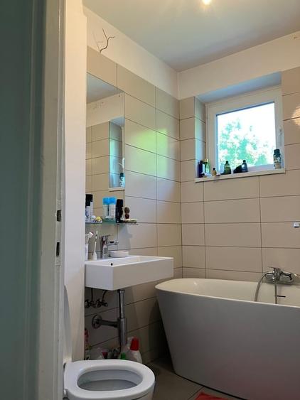 Apartament semidecomandat în Est