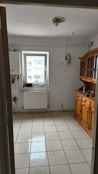 Apartament cu 3 camere decomandat în Est