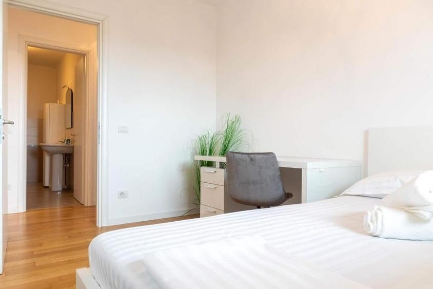 Apartament cu 3 camere decomandat, mobilat în Central
