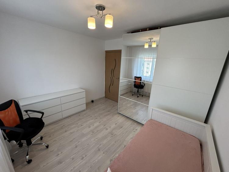 Apartament cu 2 camere decomandat în Girocului