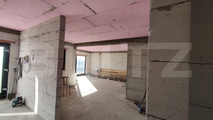 Casă individuală cu 4 camere cu Garaj în Periferie