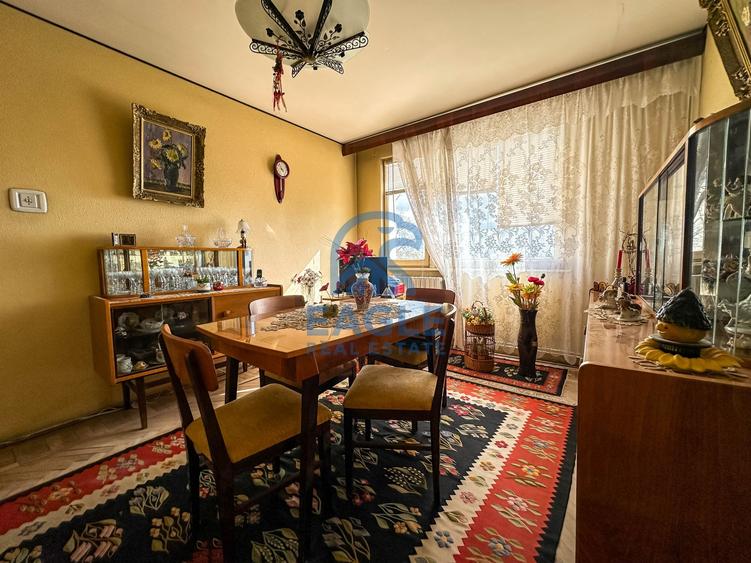 Apartament cu 3 camere semidecomandat în Central