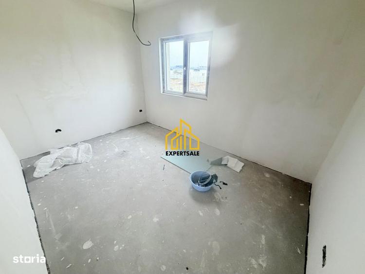 Casă cu 5 camere cu Teren 250 Mp în Clinceni