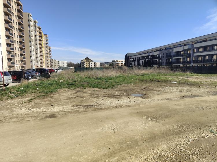 Teren Construcții intravilan de 700 mp, în Tractorul