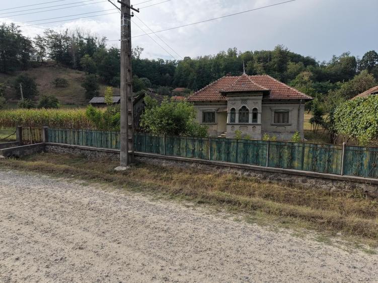 Casă cu 4 camere în Morăști