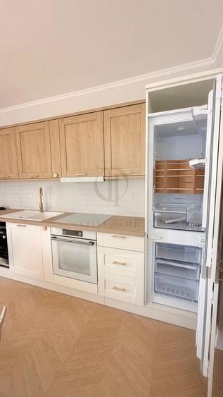 Apartament cu 3 camere semidecomandat în Florești